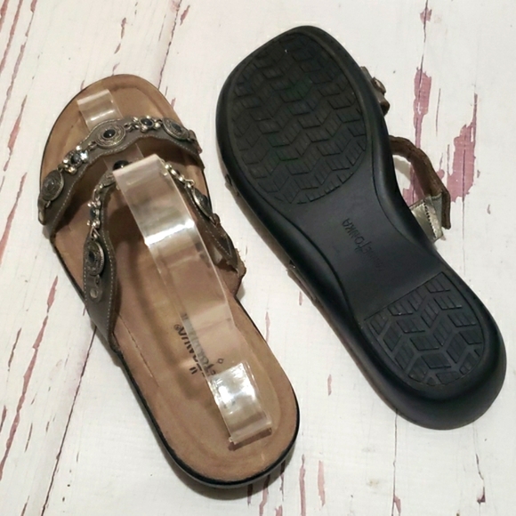 Minnetonka 8 gray silver metal beads sandals - Picture 6 of 6